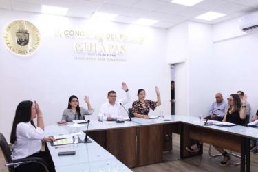 Comisión Permanente aprueba licencia de funcionarios municipales